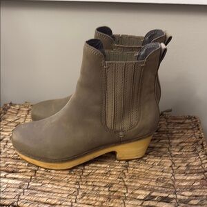 Frye Women's Odessa Chelsea Boots NEW